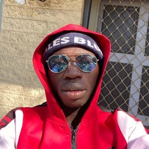 Meet your Posher, Mona